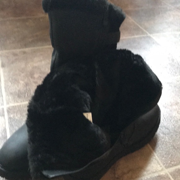 Girls fur boots - Picture 3 of 3